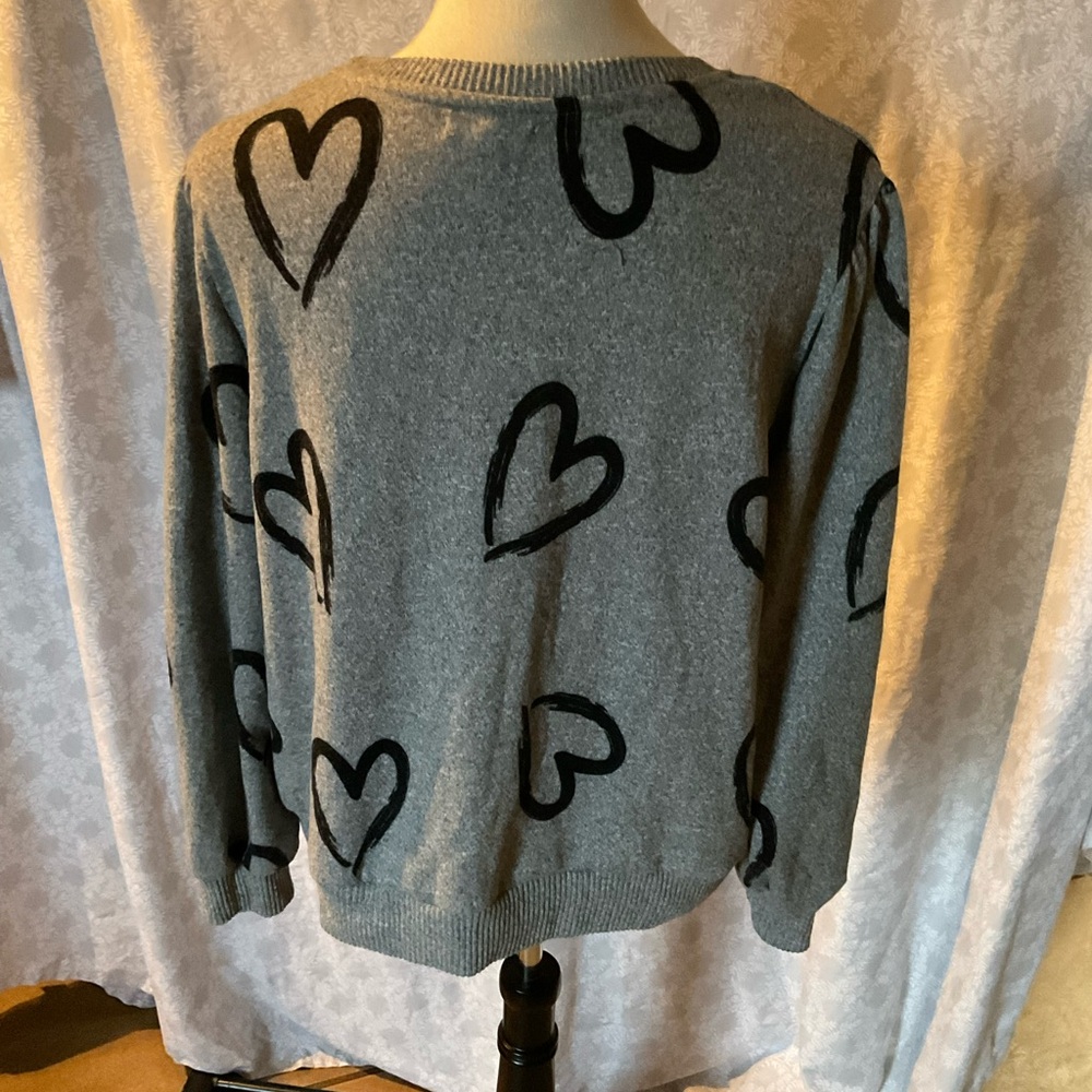 Gray Sweater With Black Heart Pattern - image 4